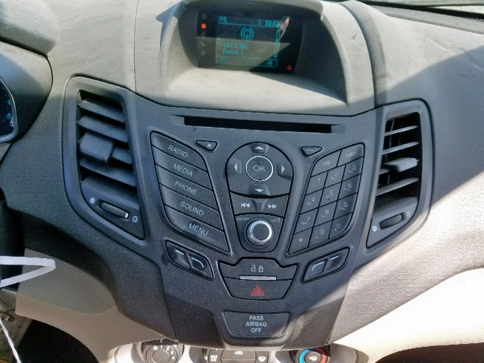 FORD FIESTA 2016 — 10