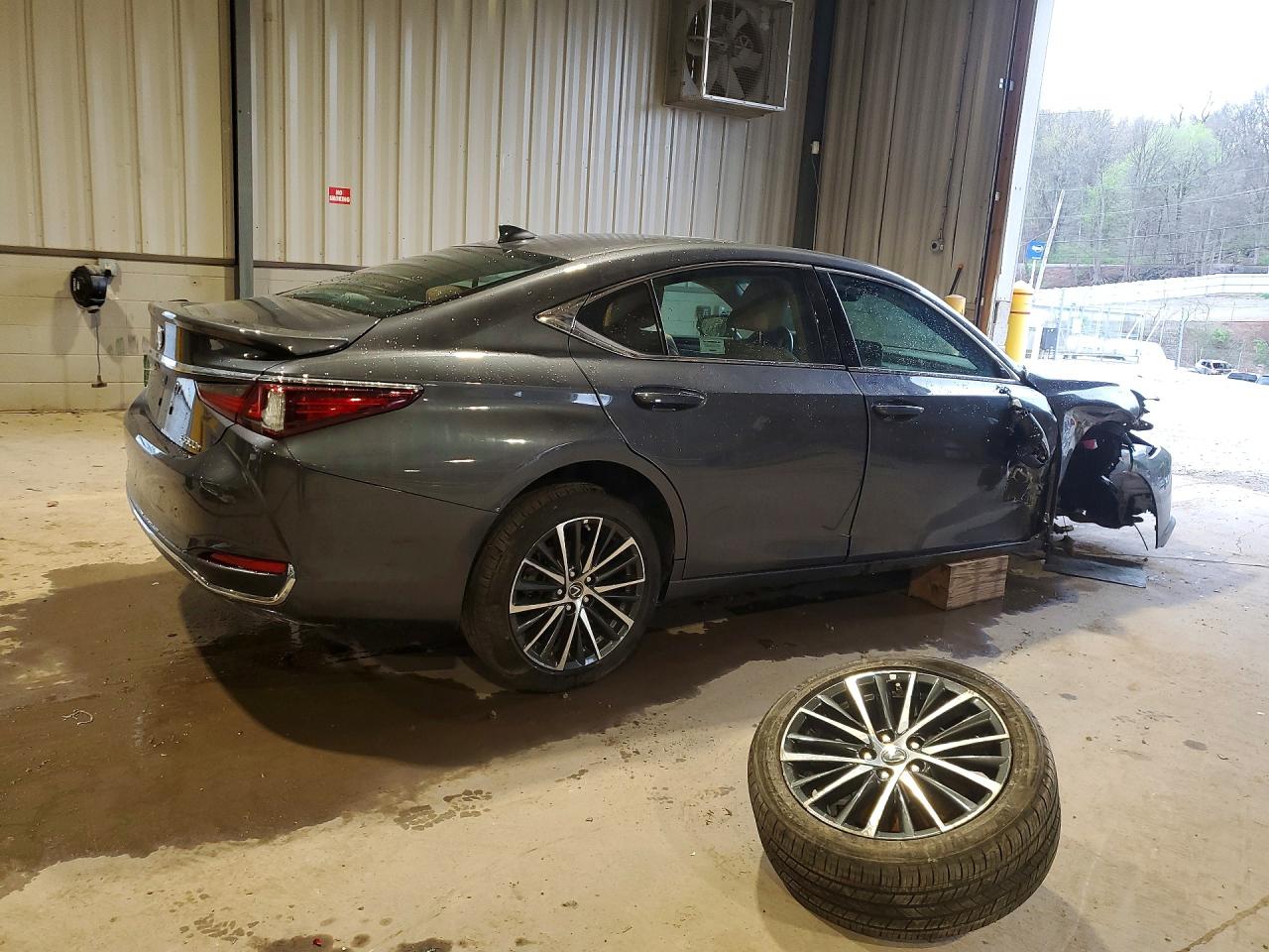 LEXUS ES 300H 2024 — 4
