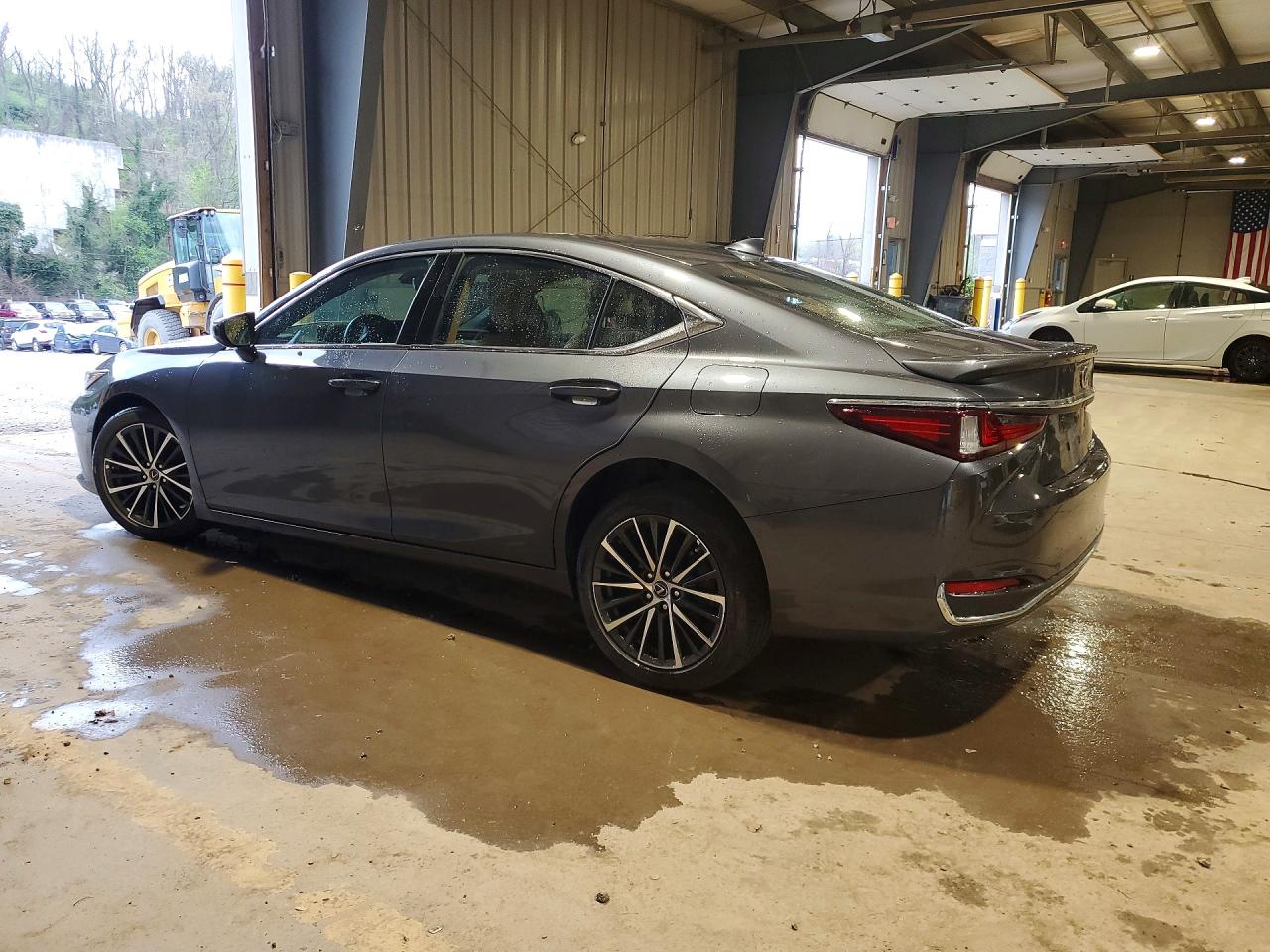 LEXUS ES 300H 2024 — 3