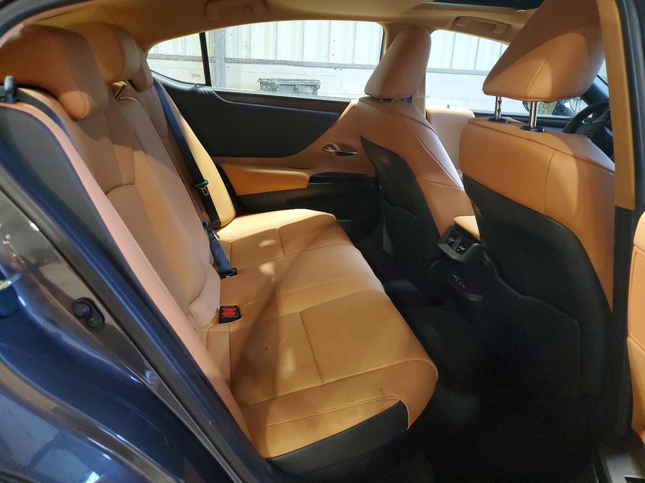 LEXUS ES 300H 2024 — 11