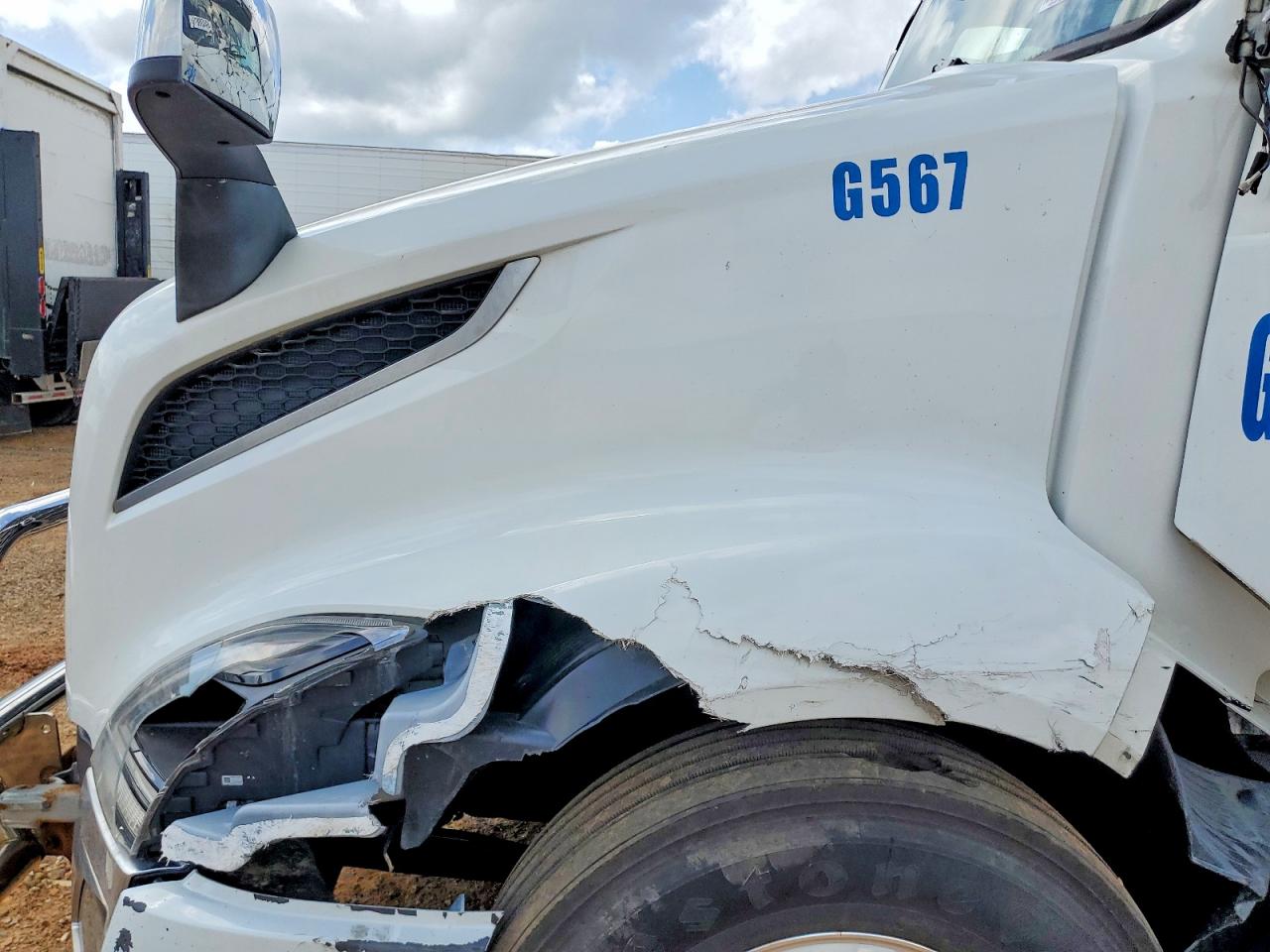 VOLVO VNL 2023 — 8
