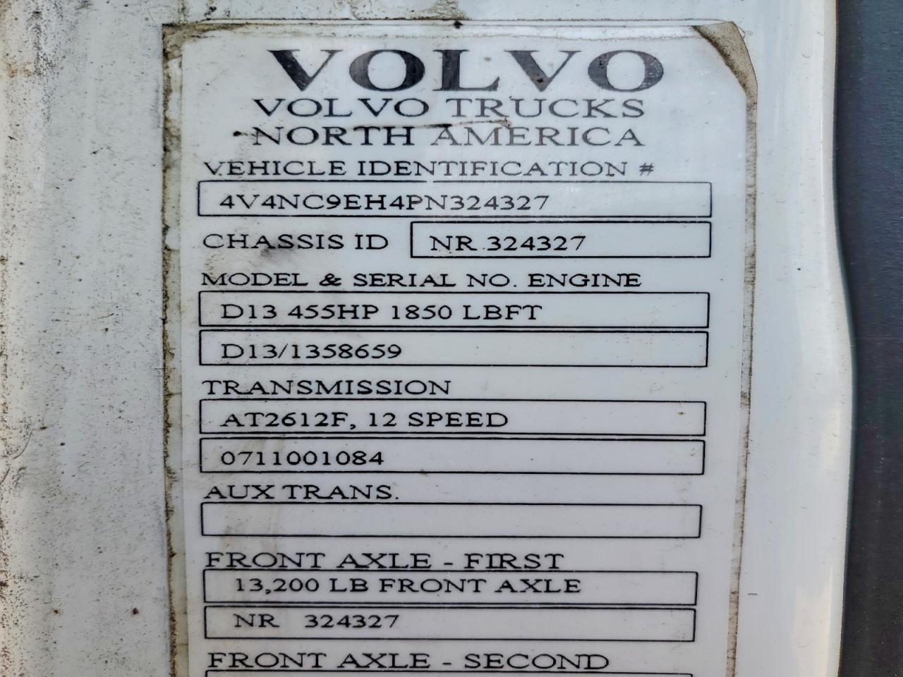 VOLVO VNL 2023 — 11