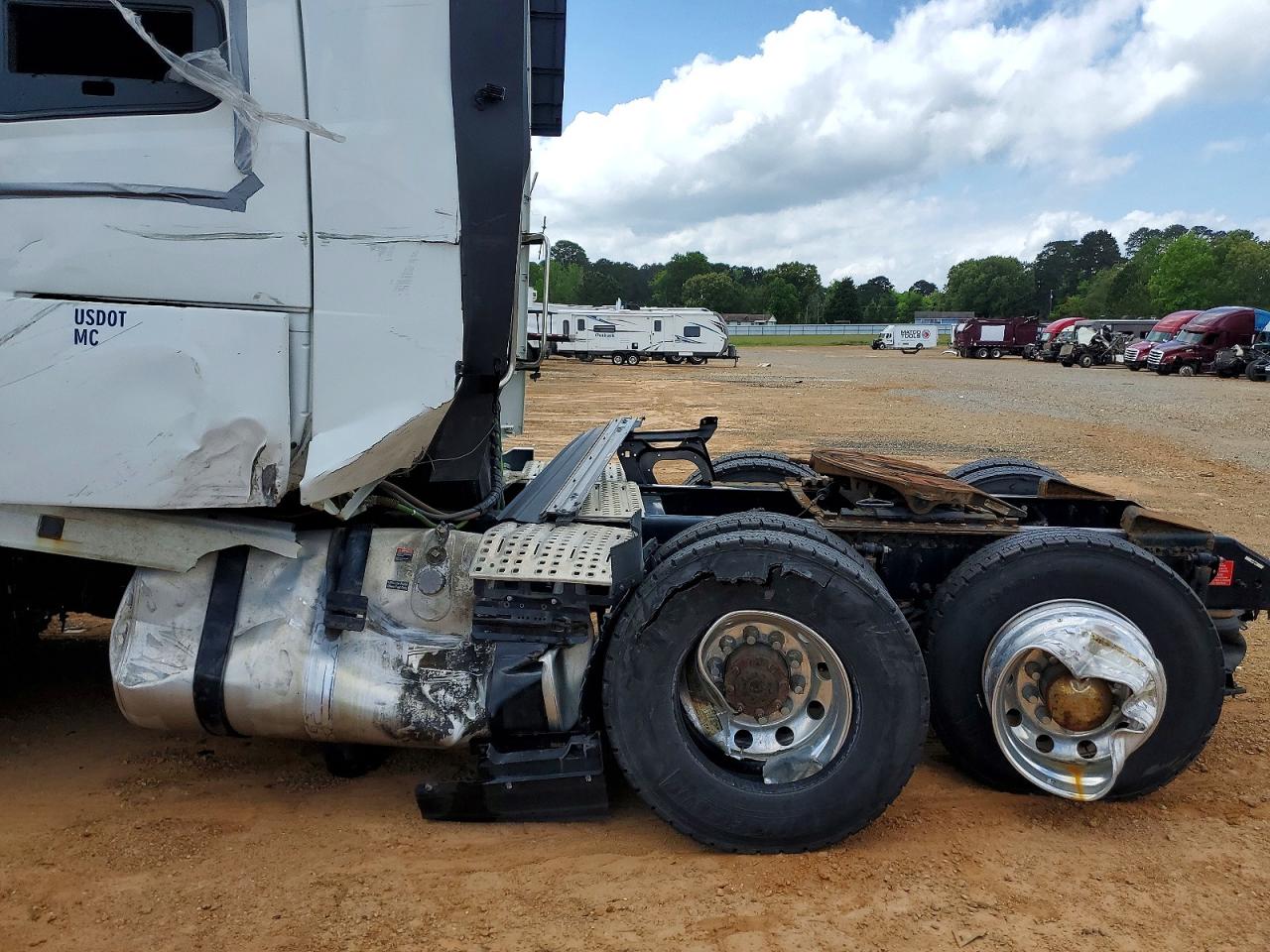 VOLVO VNL 2023 — 10