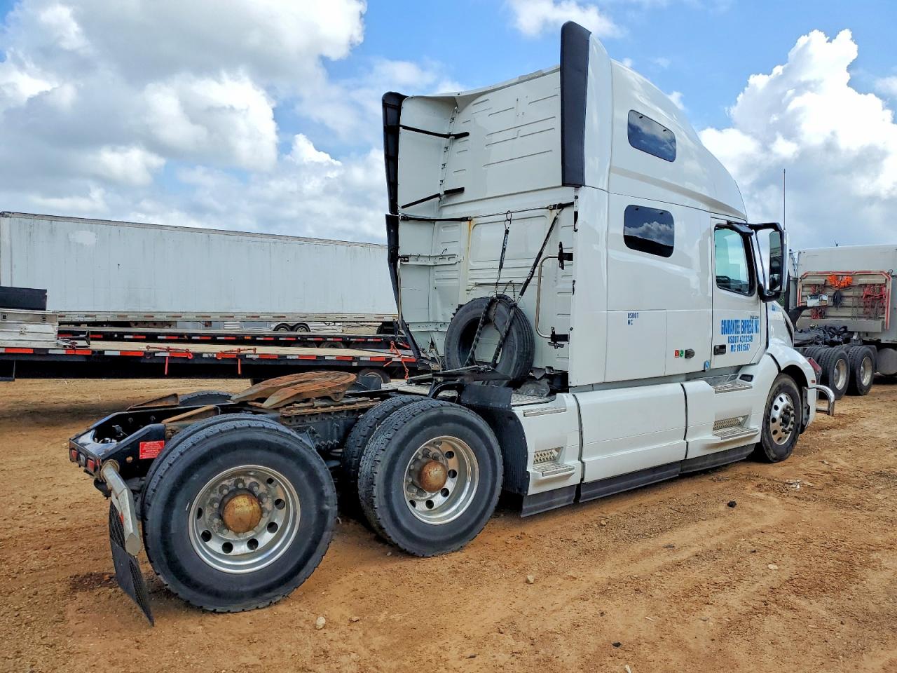 VOLVO VNL 2023 — 5