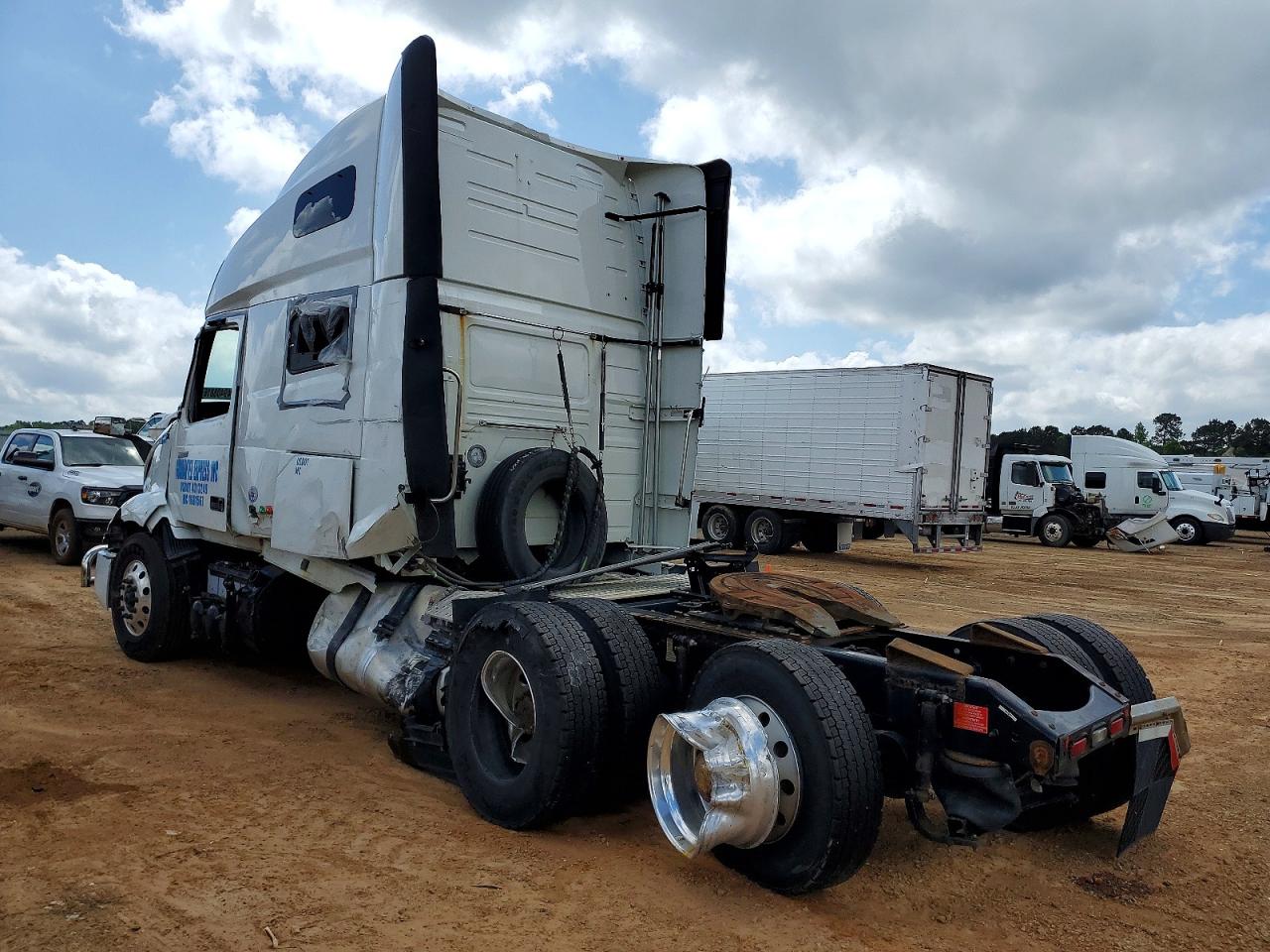 VOLVO VNL 2023 — 4
