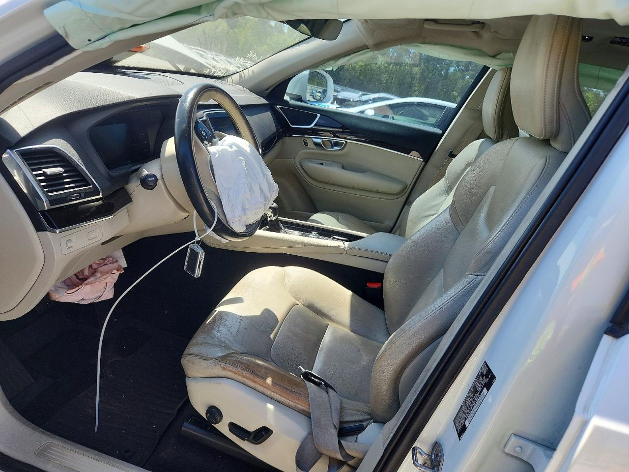 VOLVO XC90 2019 — 8