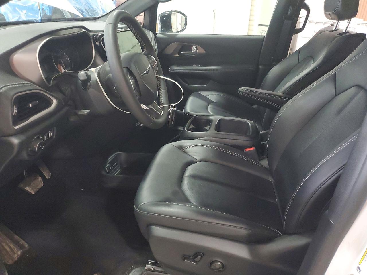 CHRYSLER PACIFICA 2025 — 8