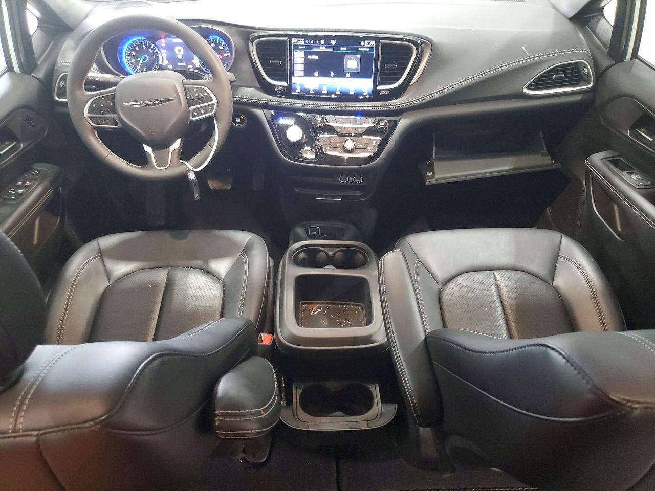 CHRYSLER PACIFICA 2025 — 9