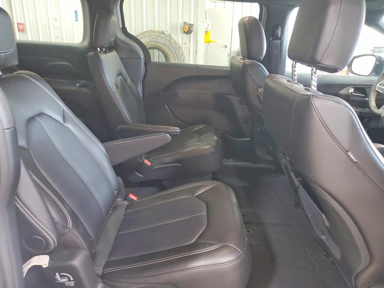 CHRYSLER PACIFICA 2025 — 12