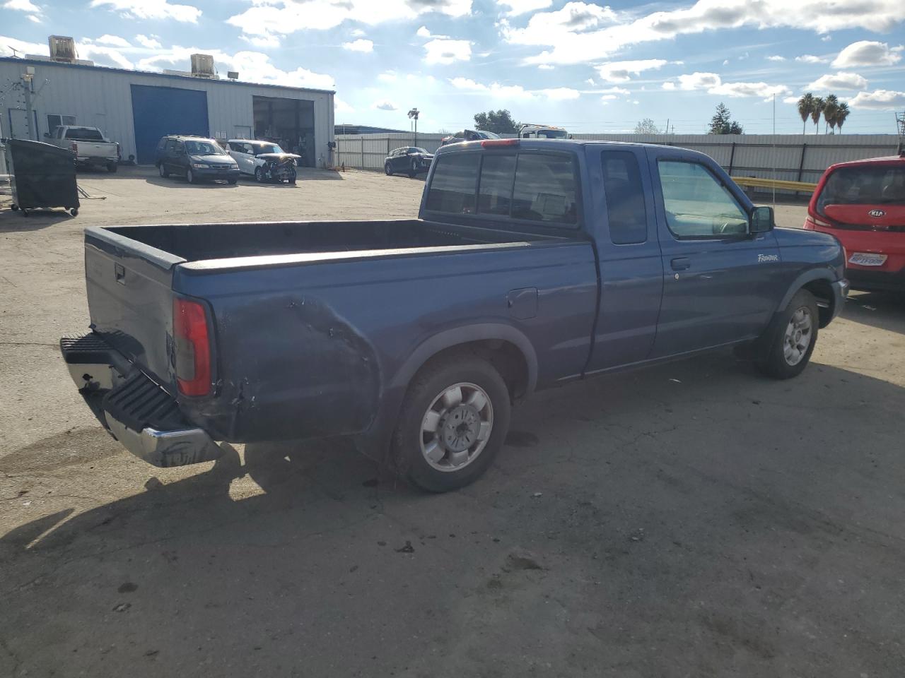 NISSAN FRONTIER 2000 — 4