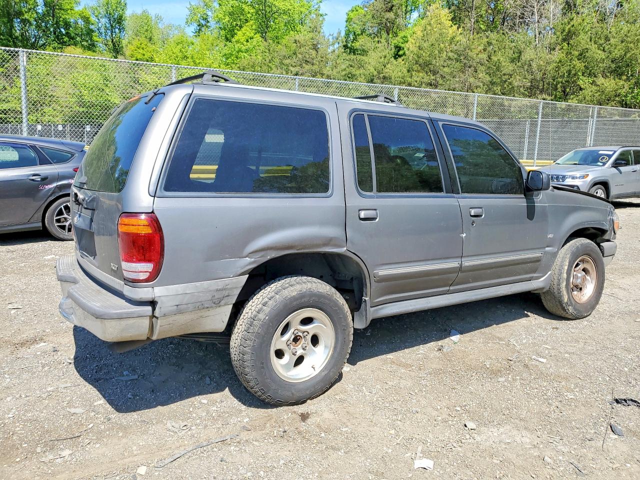 FORD EXPLORER 1999 — 4
