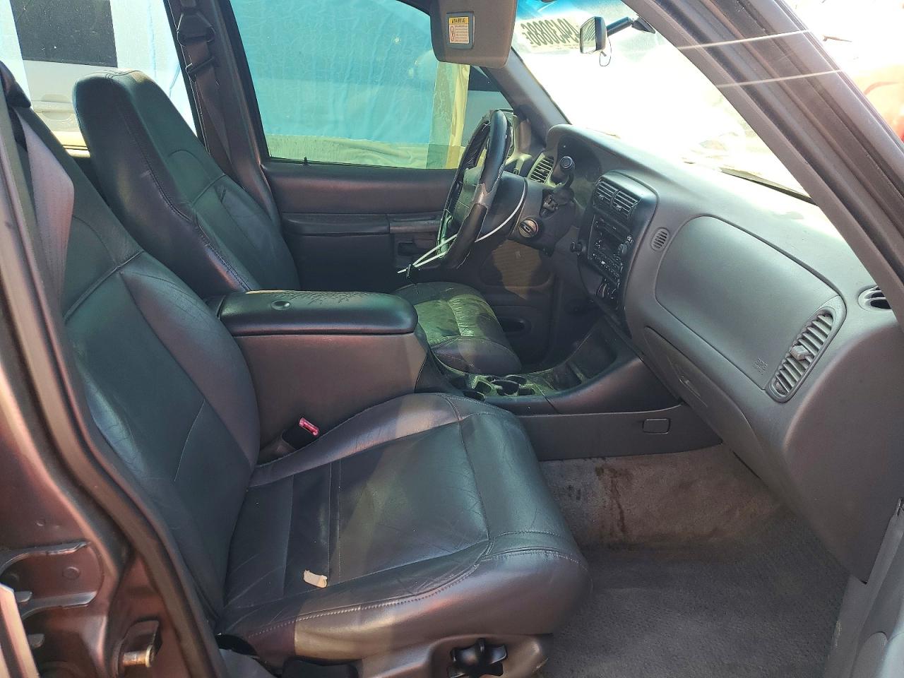 FORD EXPLORER 1999 — 8