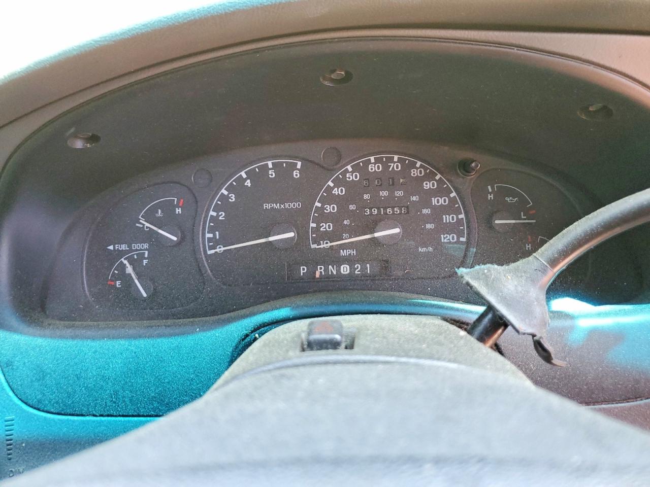 FORD EXPLORER 1999 — 10