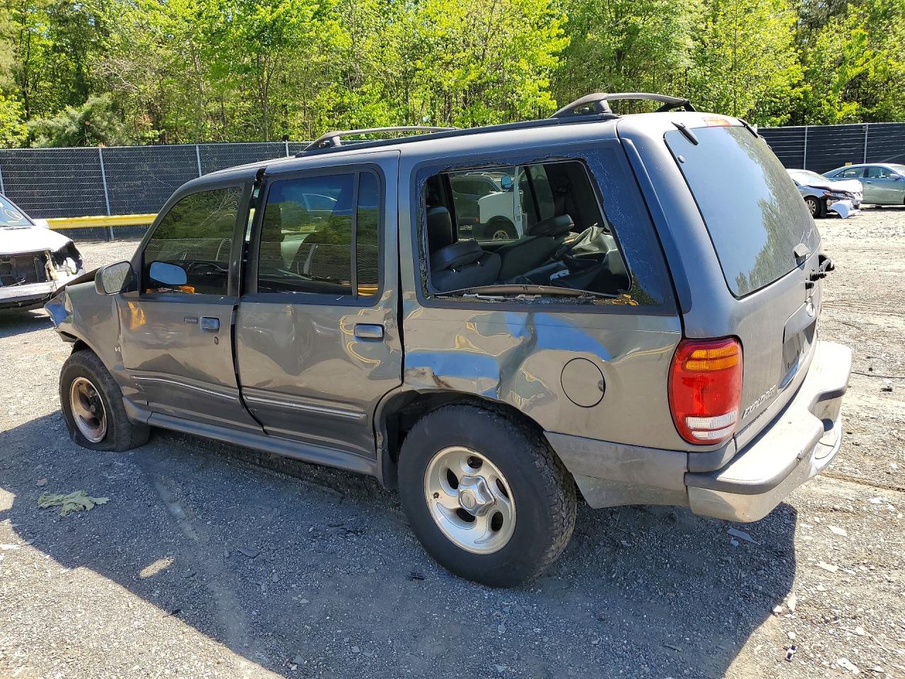 FORD EXPLORER 1999 — 3