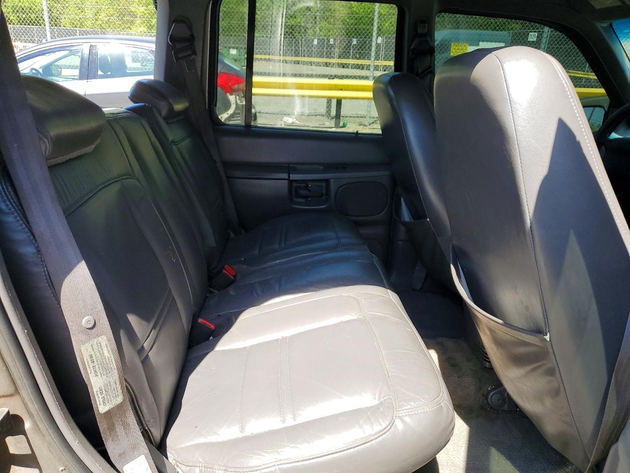 FORD EXPLORER 1999 — 12