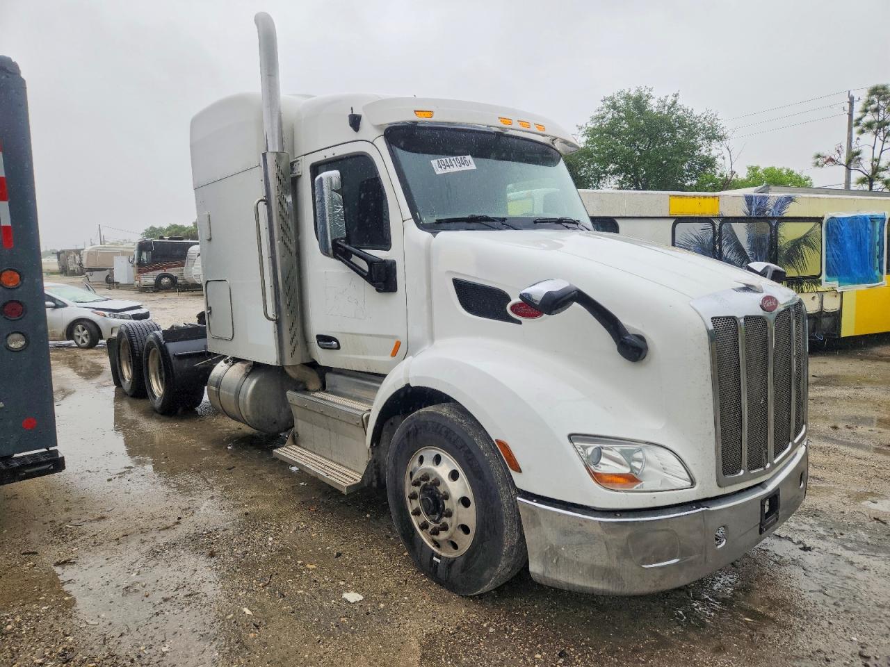 2017 PETERBILT 579