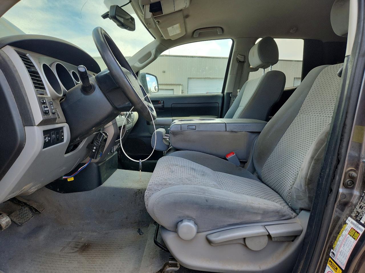 TOYOTA TUNDRA 2011 — 8