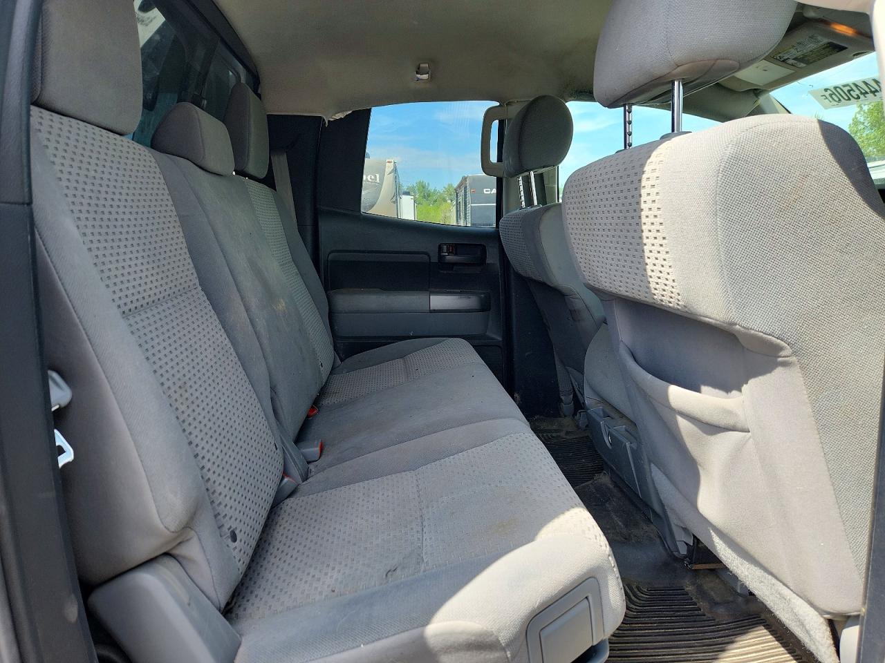 TOYOTA TUNDRA 2011 — 11