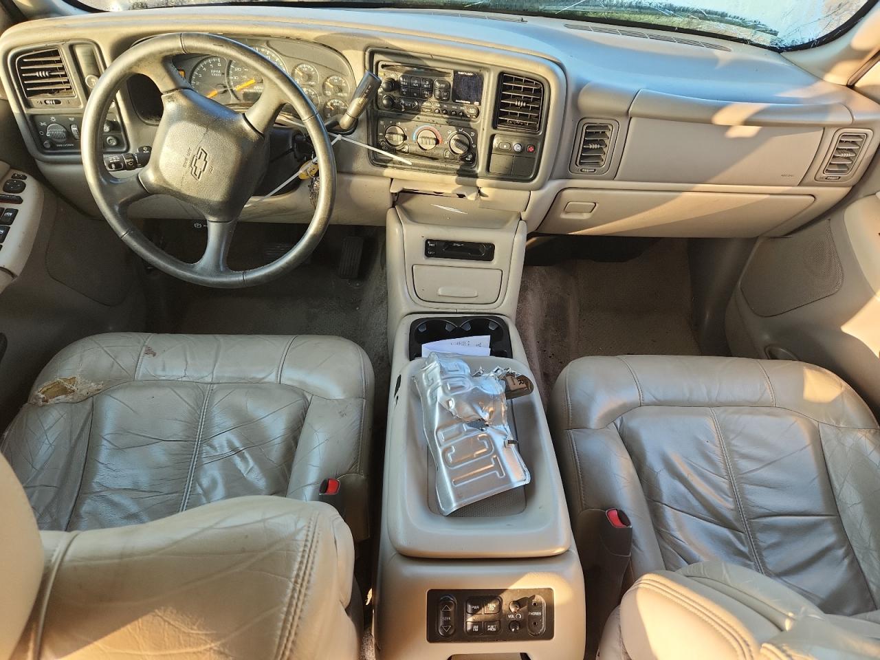 CHEVROLET SUBURBAN 2001 — 9