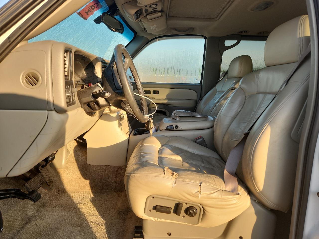 CHEVROLET SUBURBAN 2001 — 8