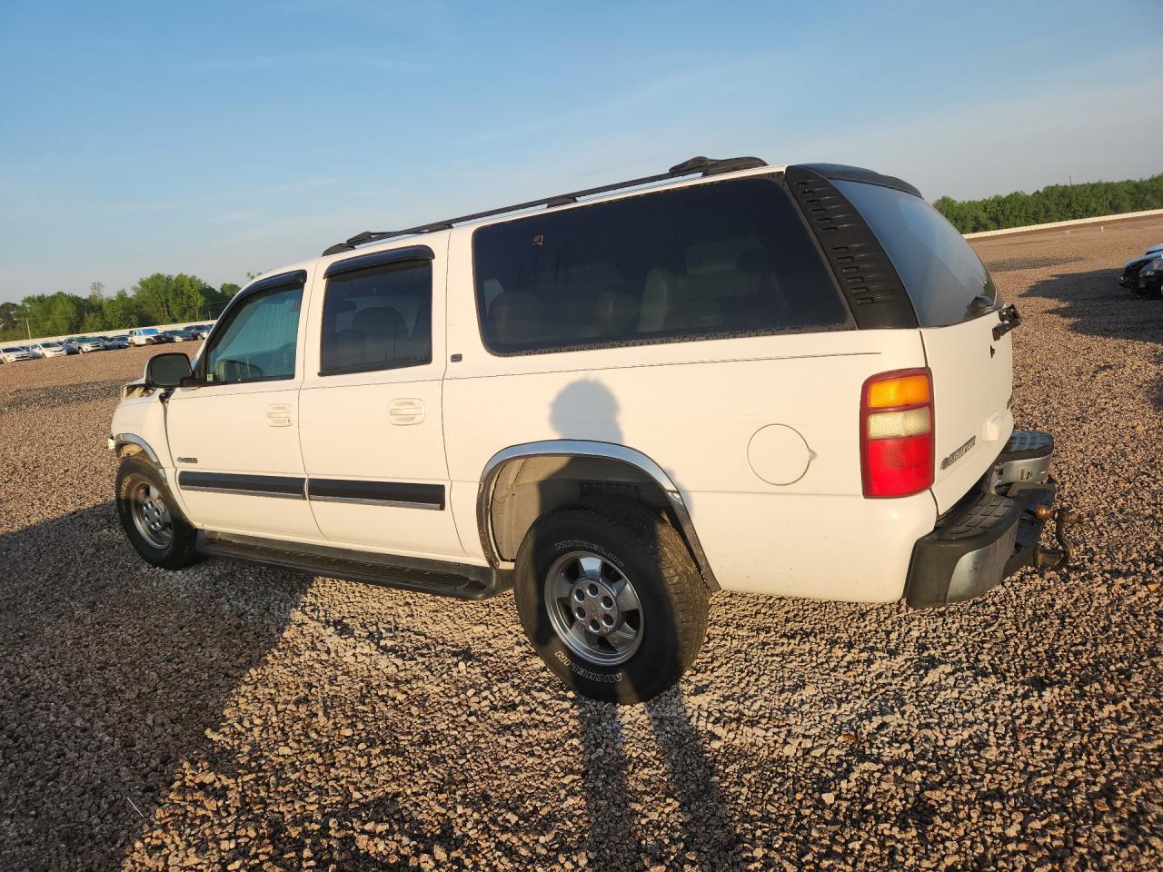 CHEVROLET SUBURBAN 2001 — 3