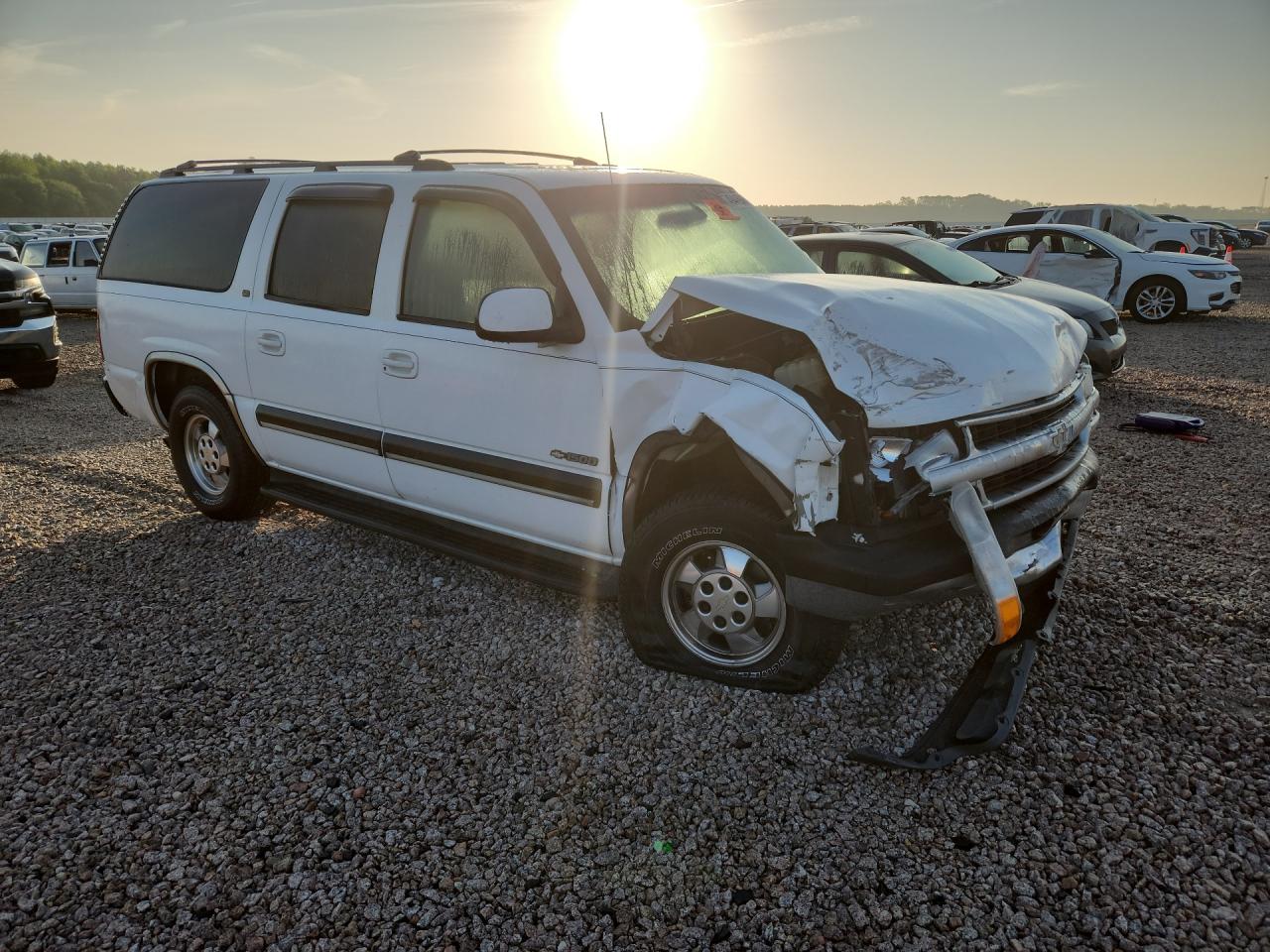 CHEVROLET SUBURBAN 2001 — 5