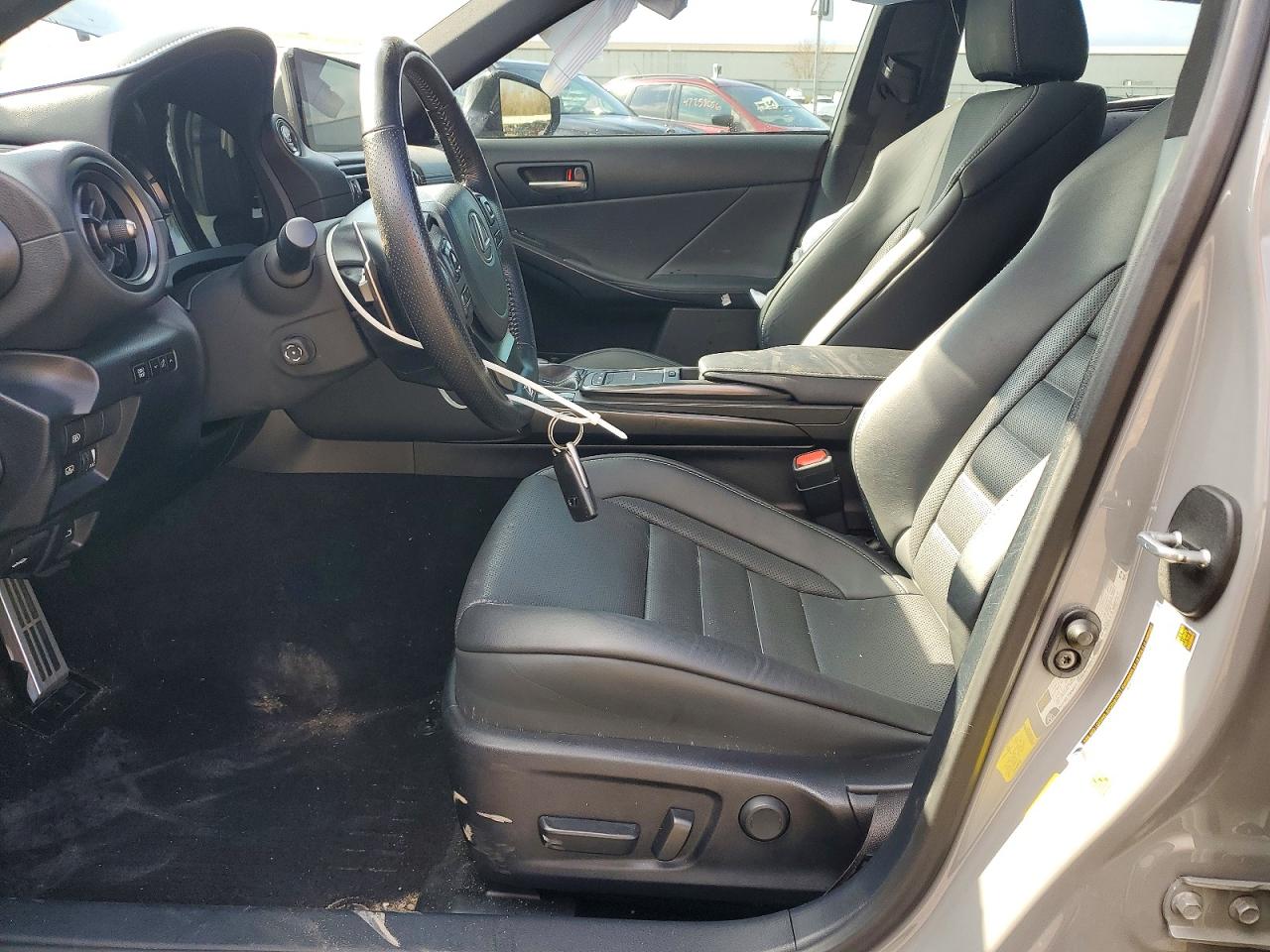 LEXUS IS 350 2023 — 8