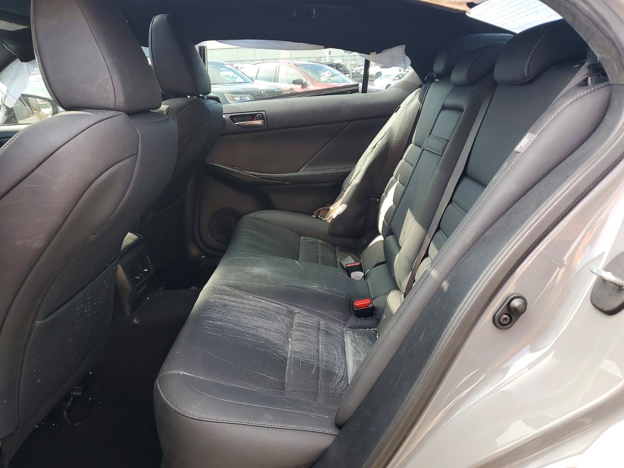 LEXUS IS 350 2023 — 11
