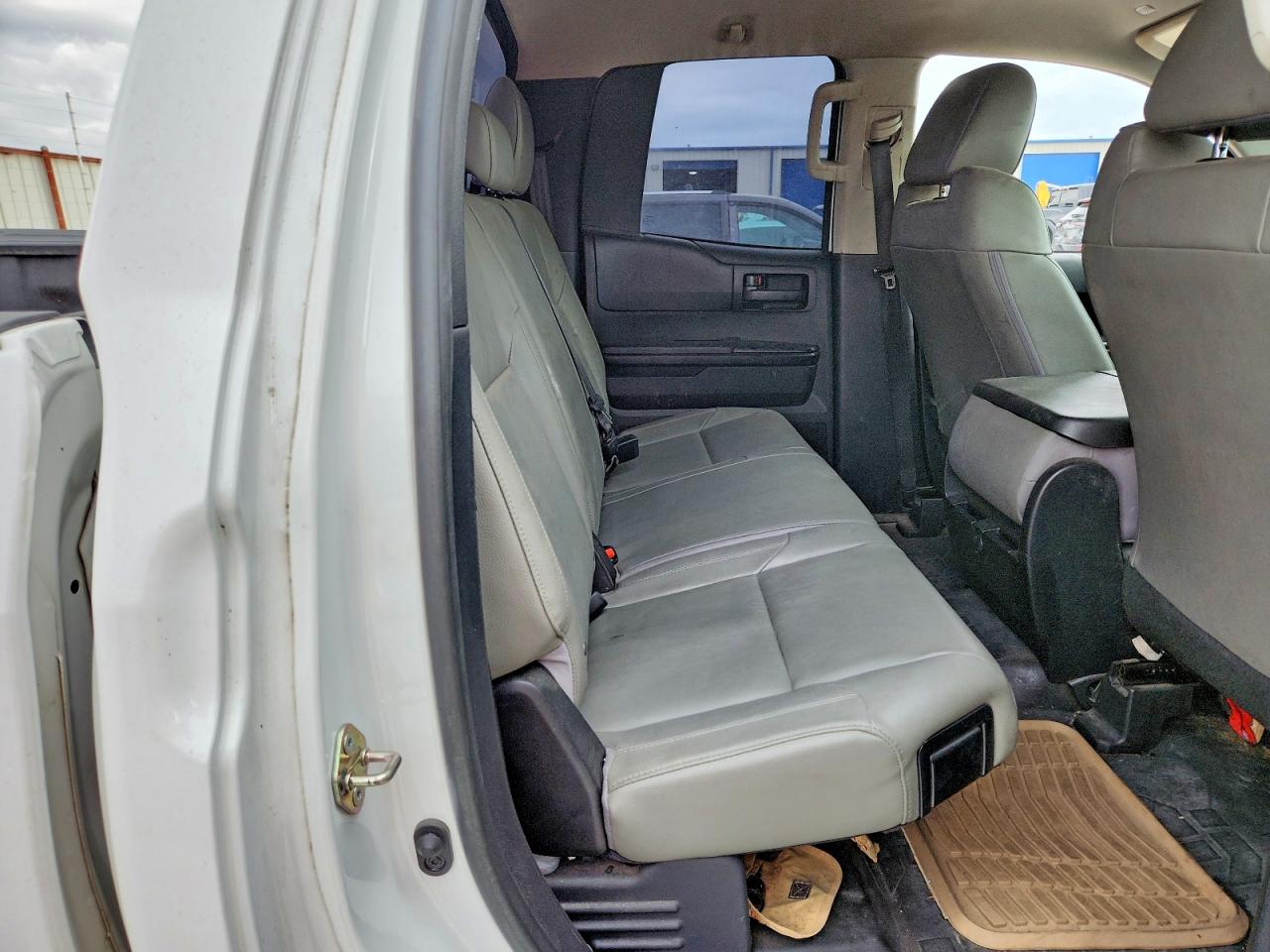 TOYOTA TUNDRA 2019 — 11