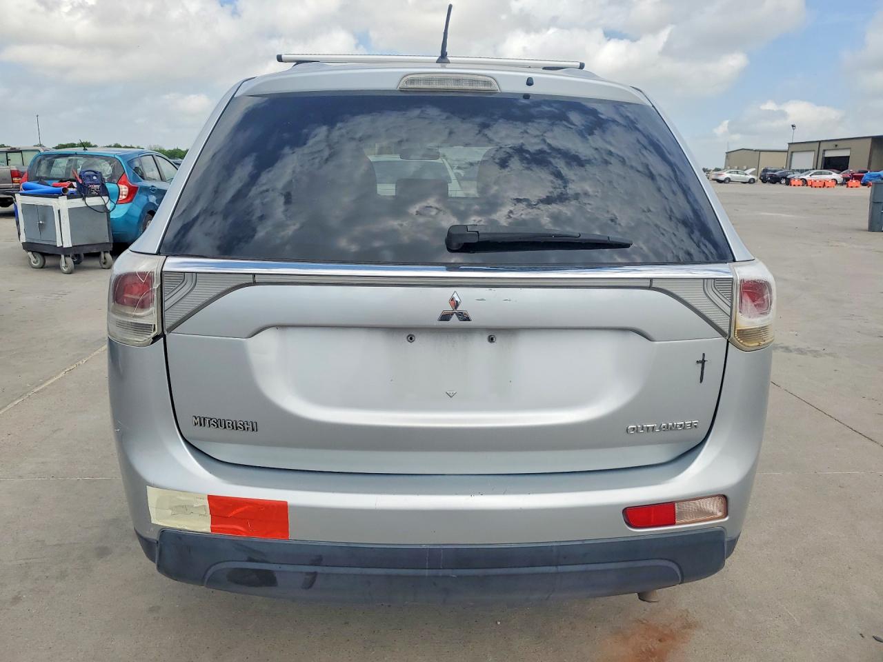 MITSUBISHI OUTLANDER 2014 — 7