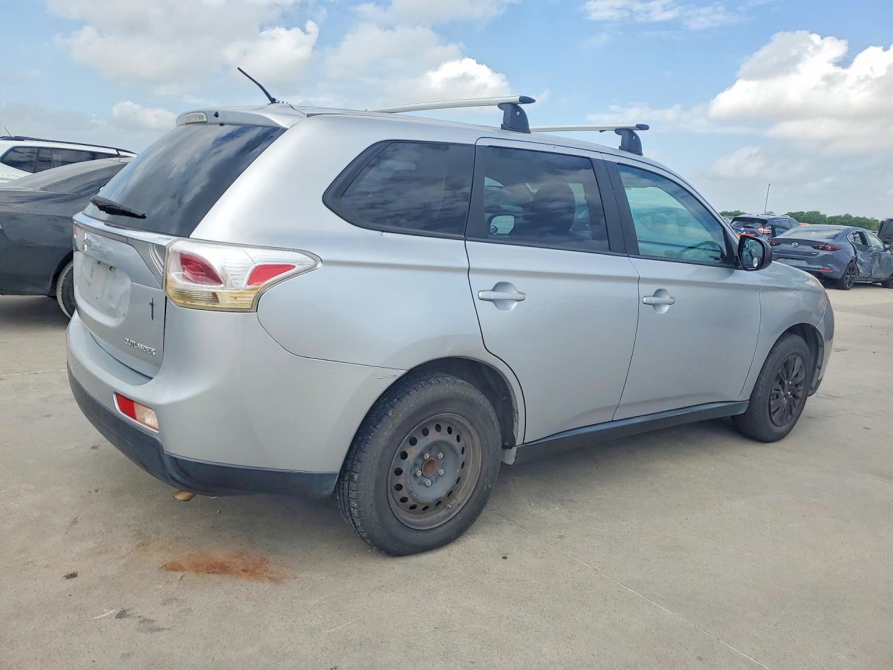 MITSUBISHI OUTLANDER 2014 — 4
