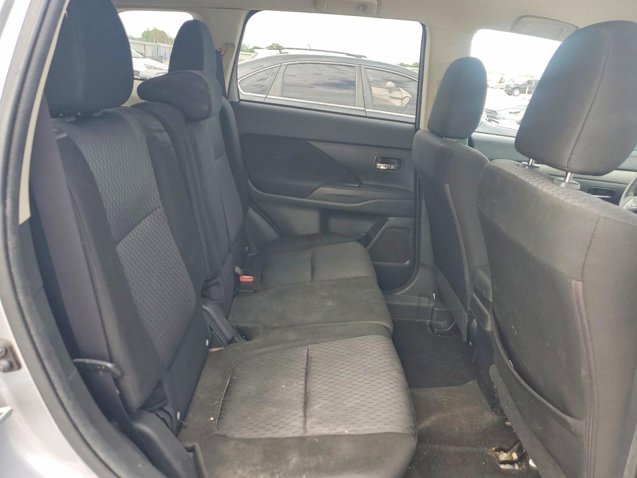 MITSUBISHI OUTLANDER 2014 — 12
