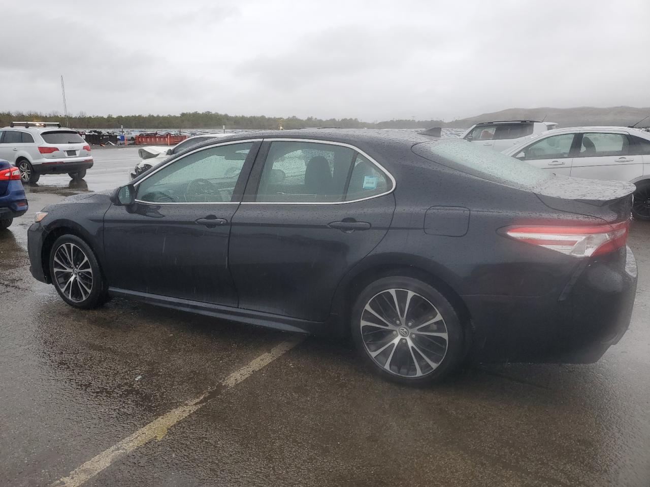 TOYOTA CAMRY SE 2020 — 3