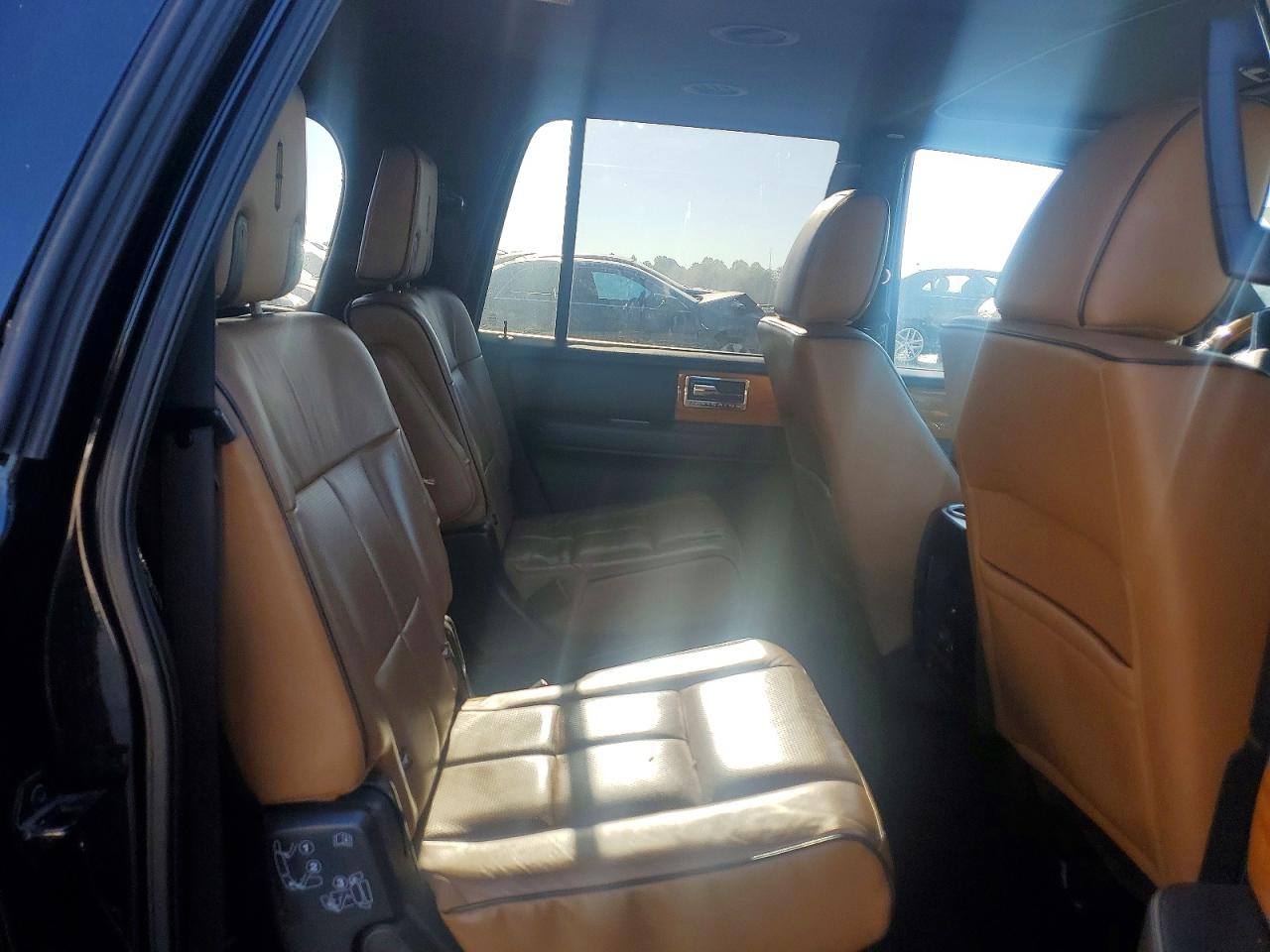 LINCOLN NAVIGATOR 2014 — 11