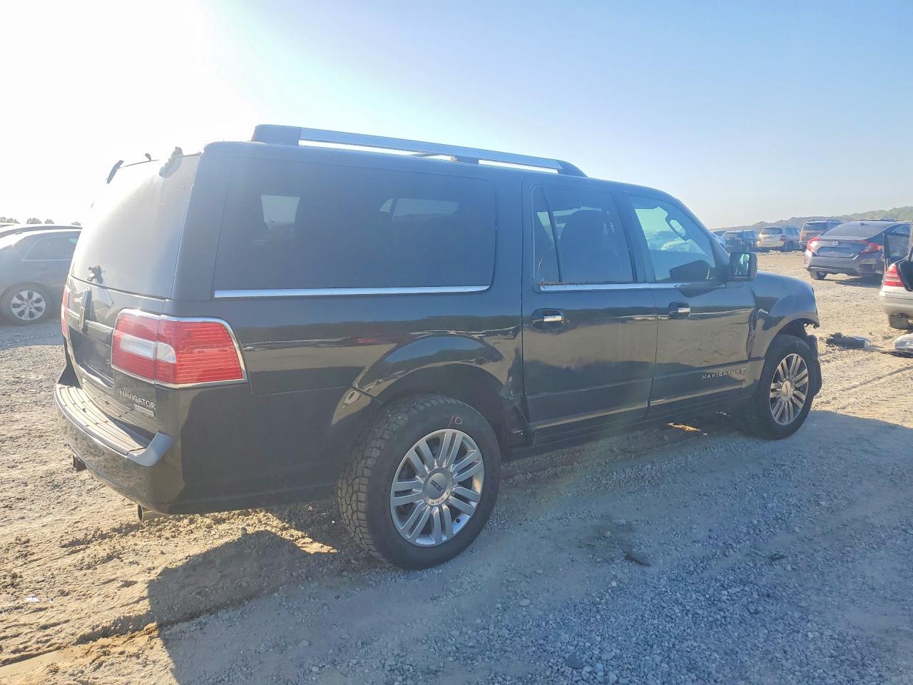 LINCOLN NAVIGATOR 2014 — 4