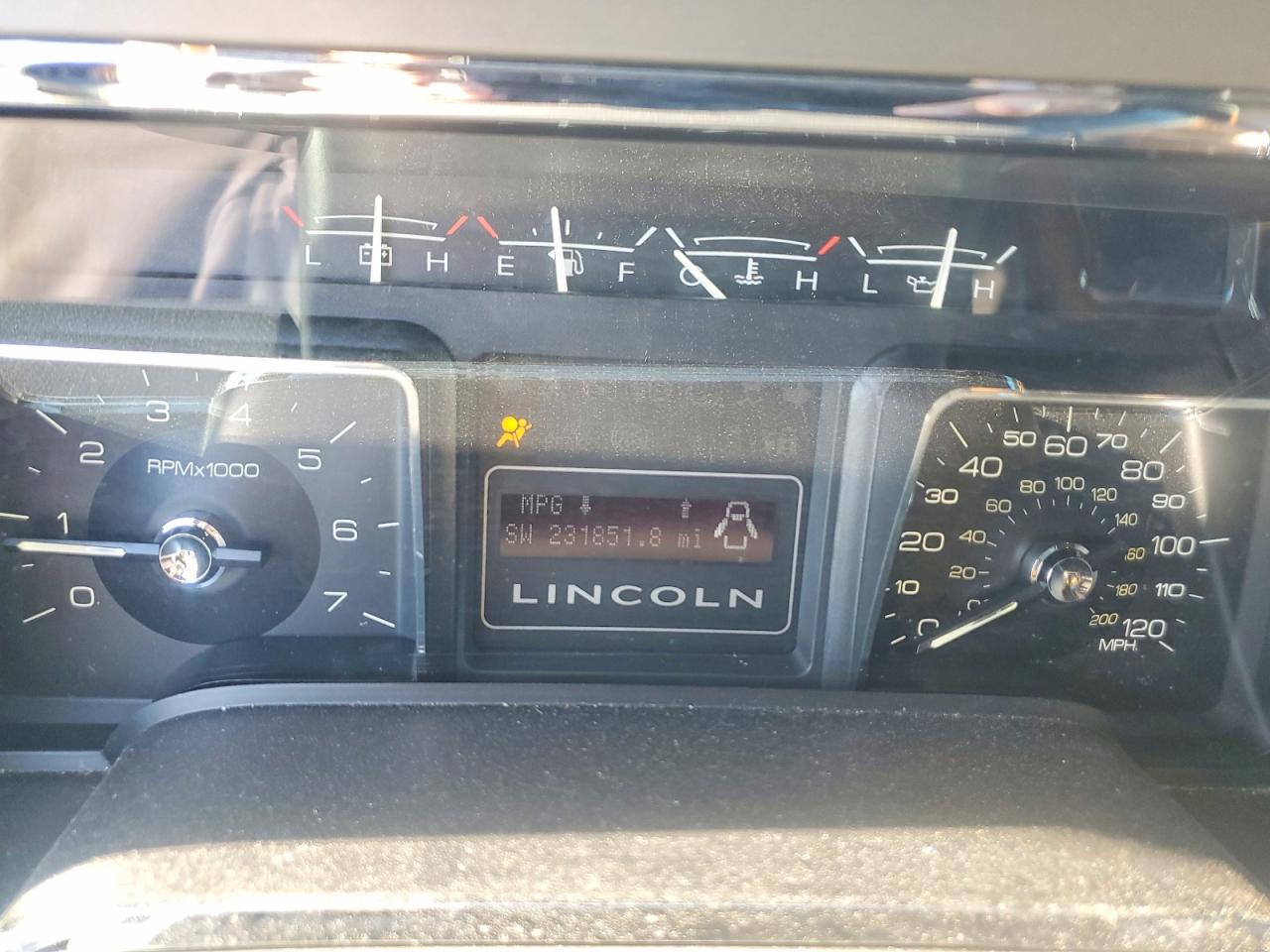 LINCOLN NAVIGATOR 2014 — 10