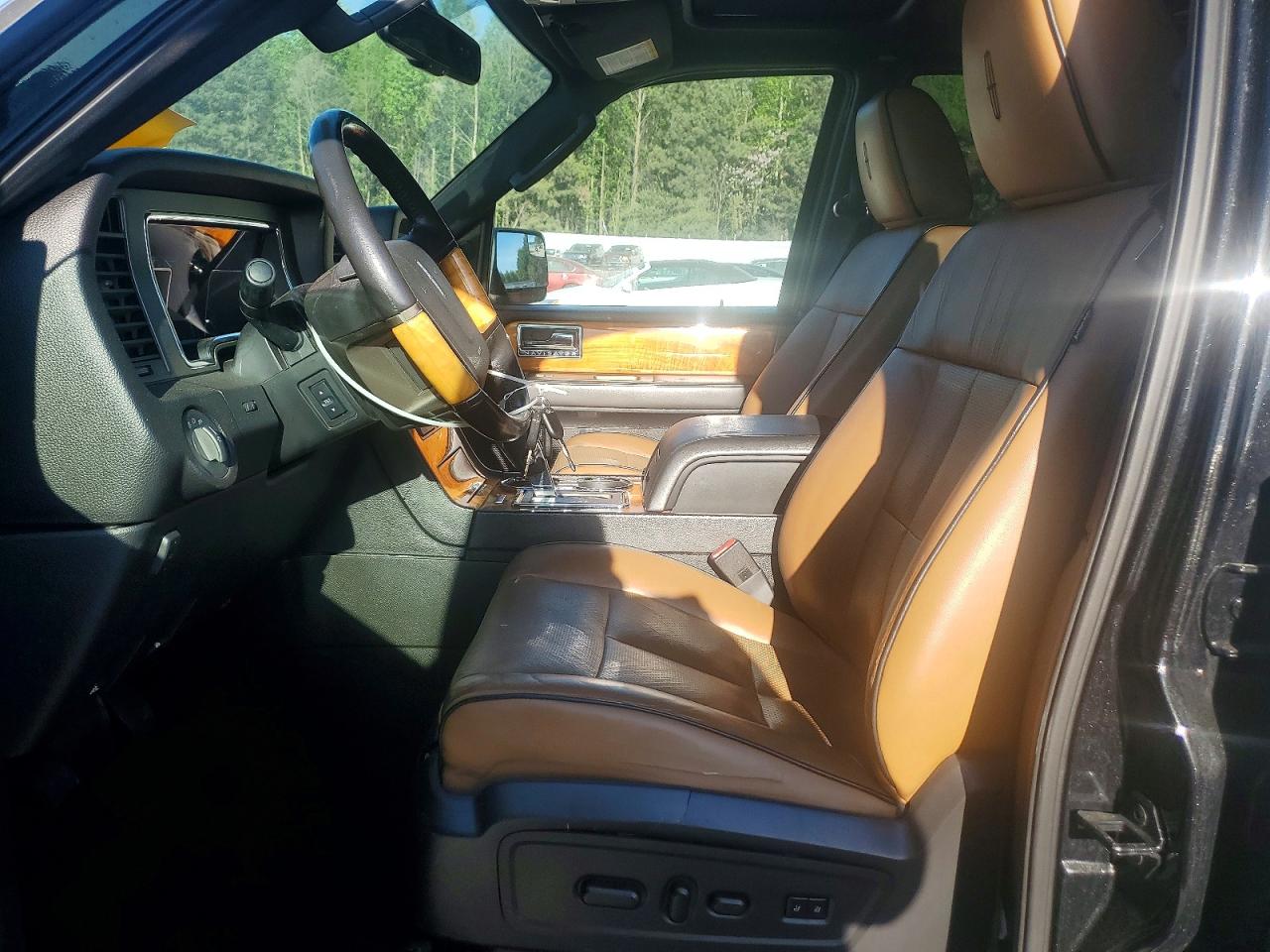 LINCOLN NAVIGATOR 2014 — 8