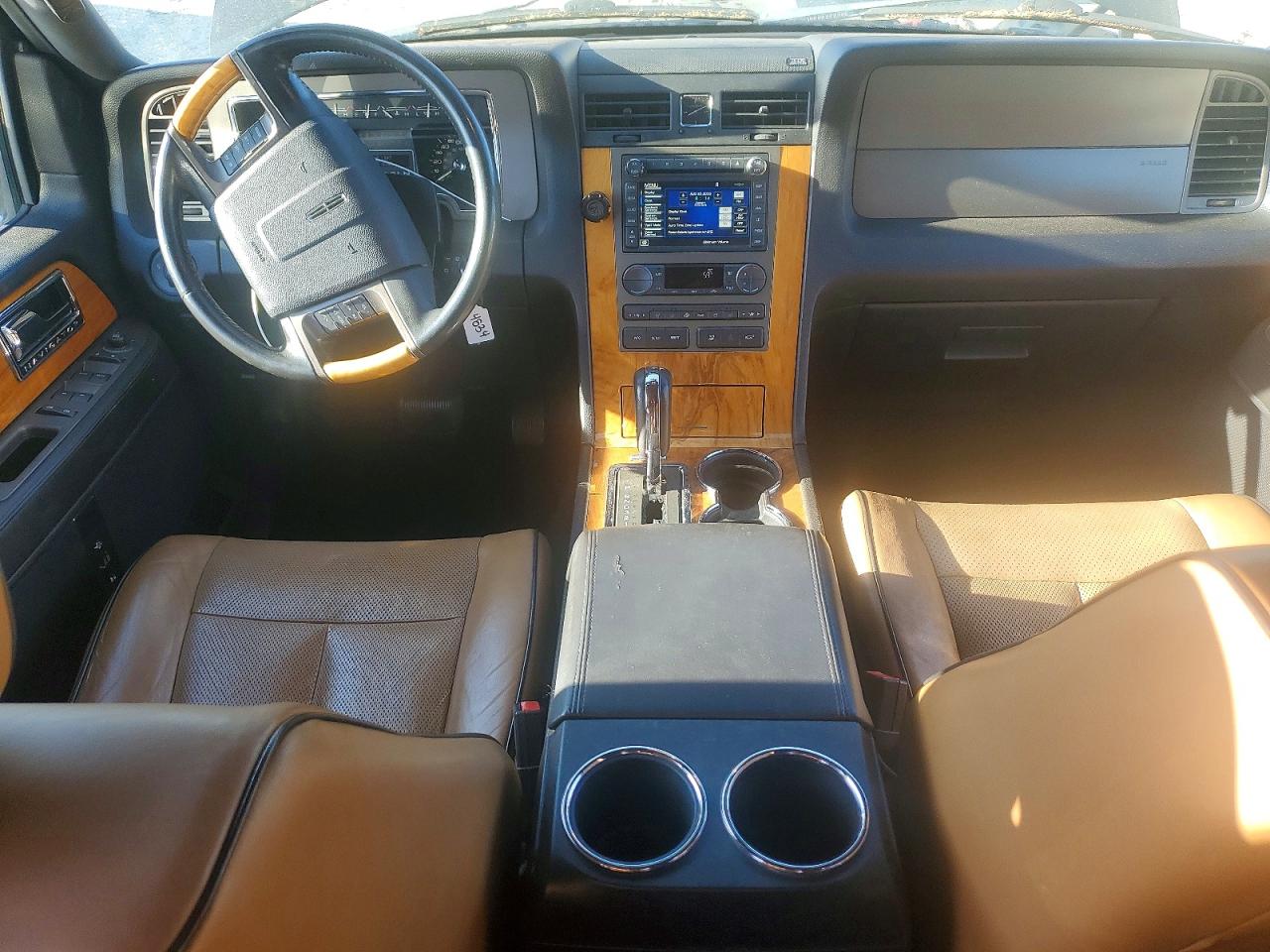 LINCOLN NAVIGATOR 2014 — 9