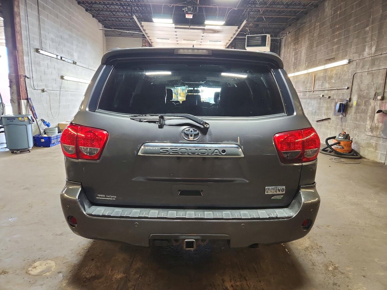 TOYOTA SEQUOIA 2012 — 7