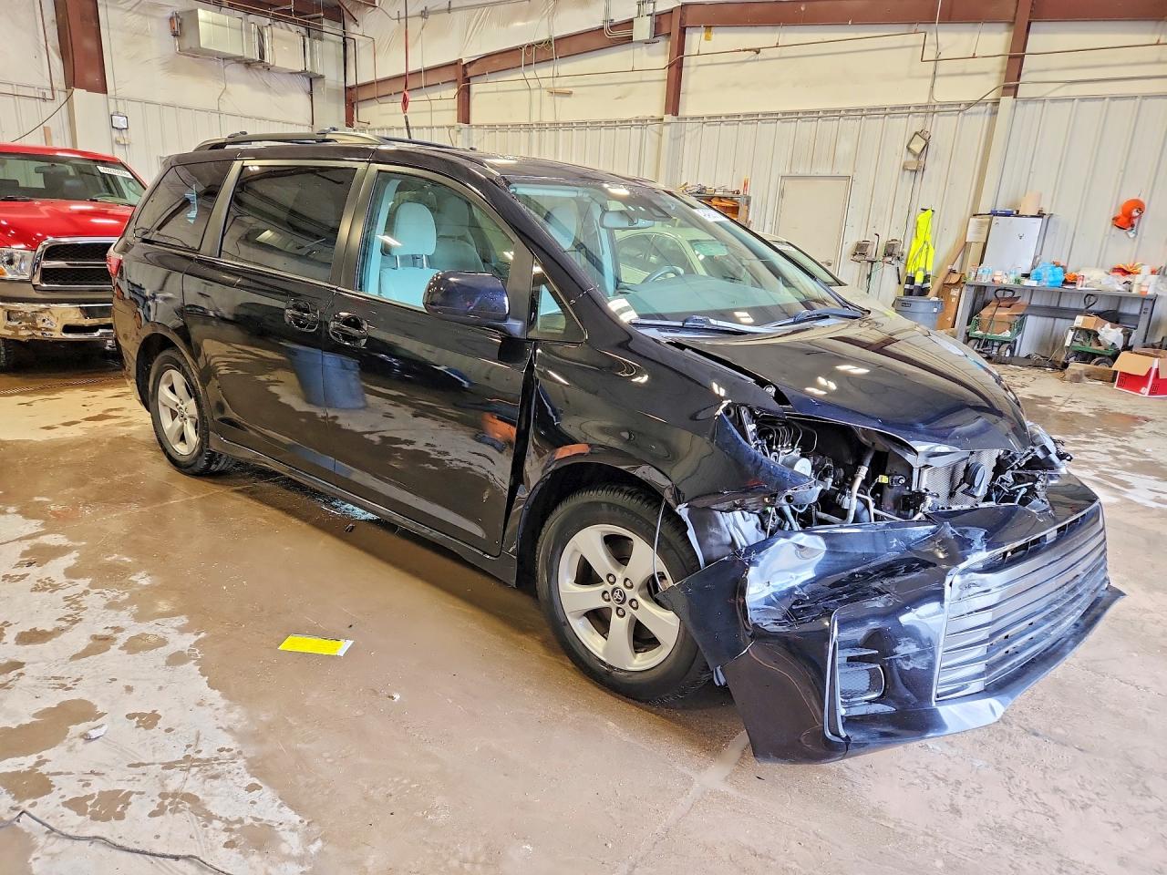 TOYOTA SIENNA 2020 — 5