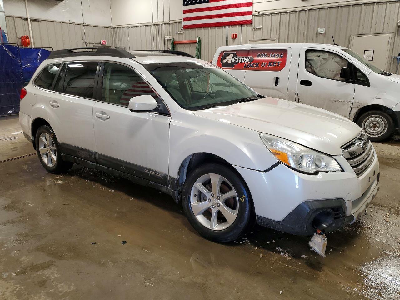 SUBARU OUTBACK 2013 — 5