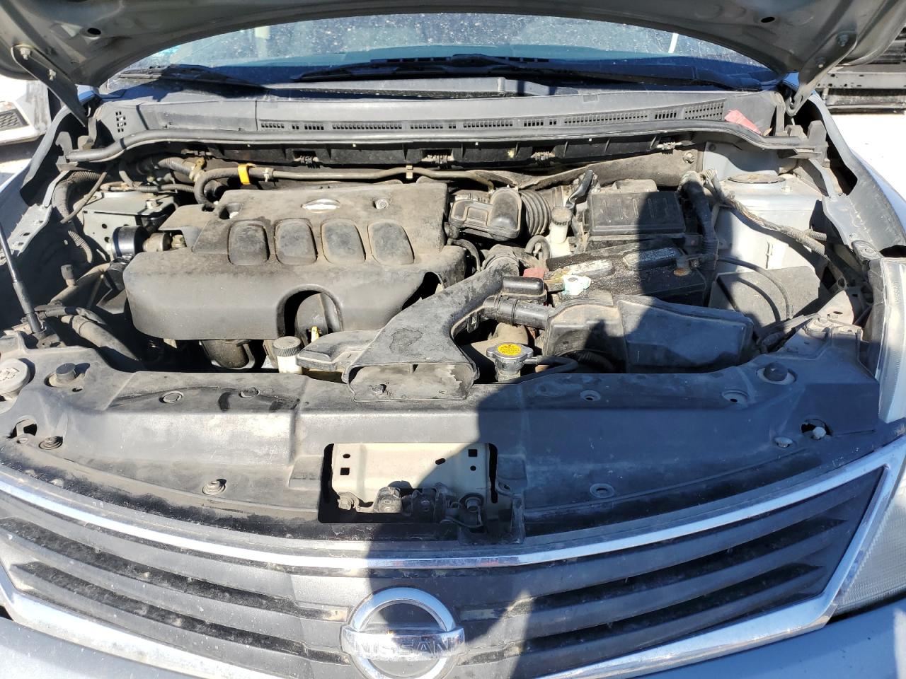 NISSAN VERSA 2010 — 12