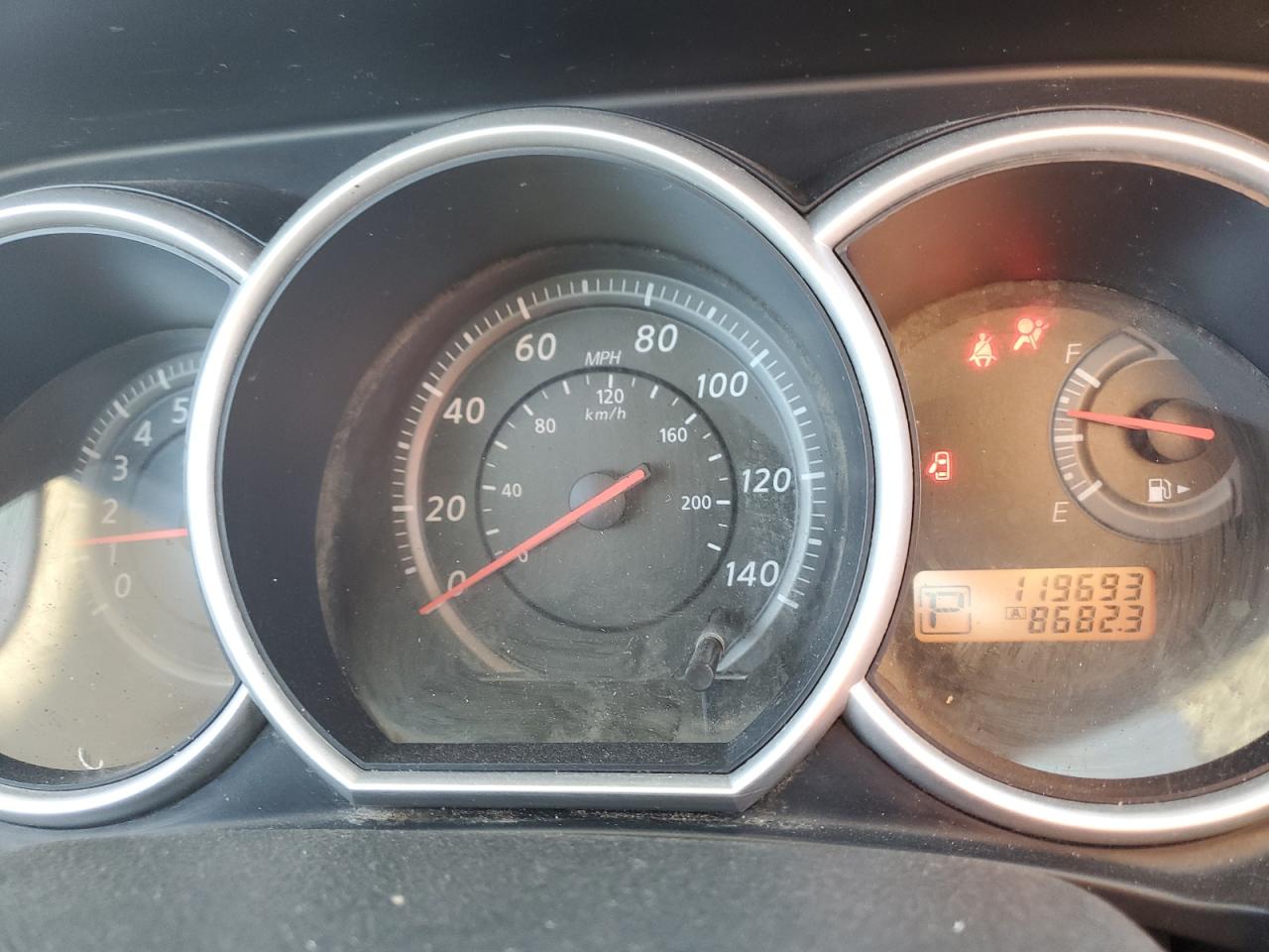 NISSAN VERSA 2010 — 10