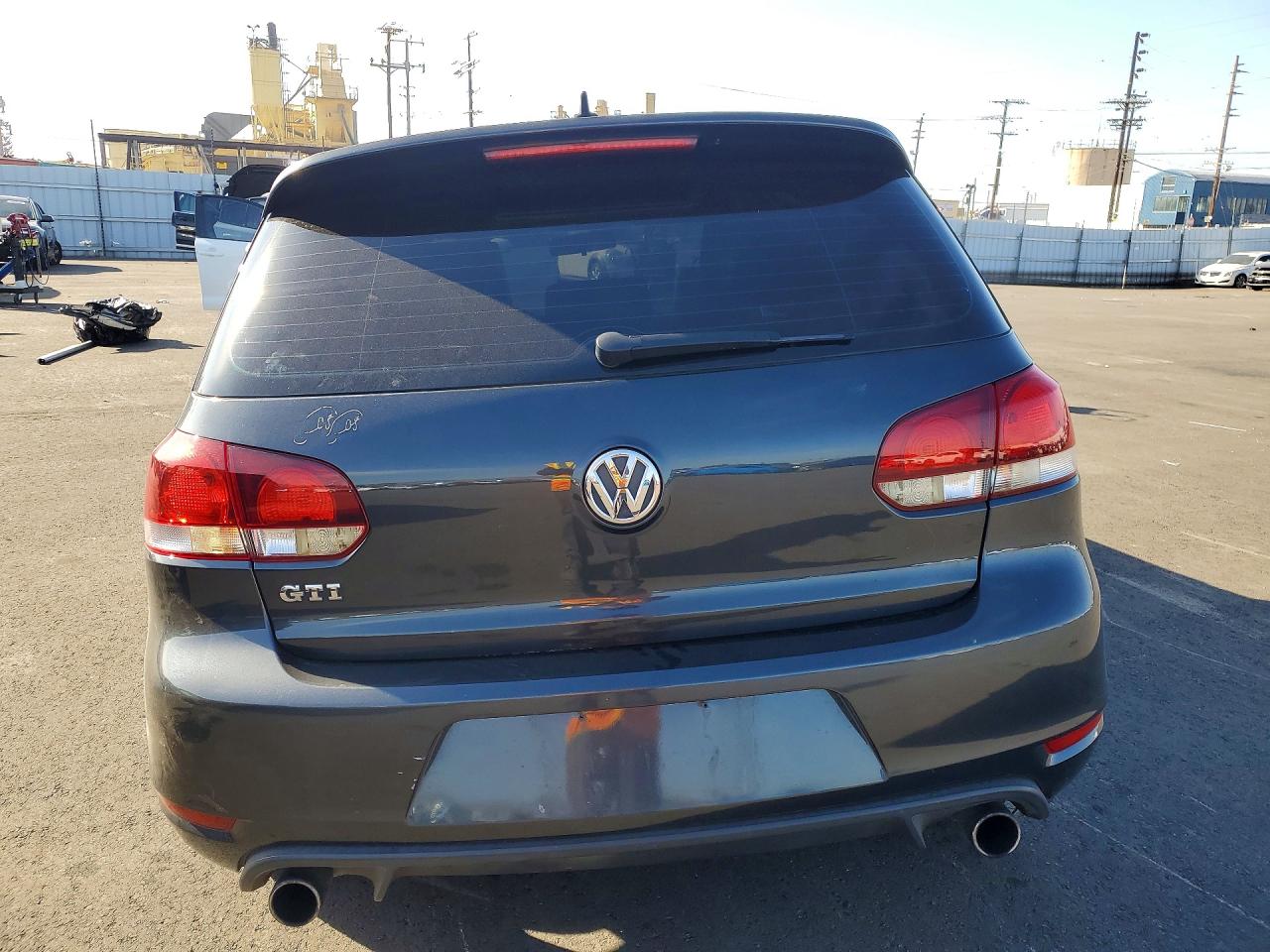 VOLKSWAGEN GTI 2011 — 7