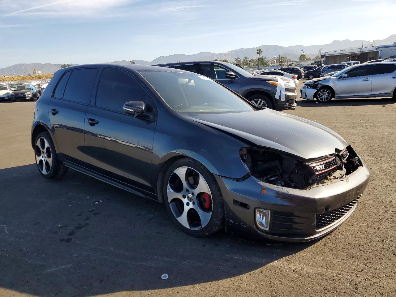 VOLKSWAGEN GTI 2011 — 5