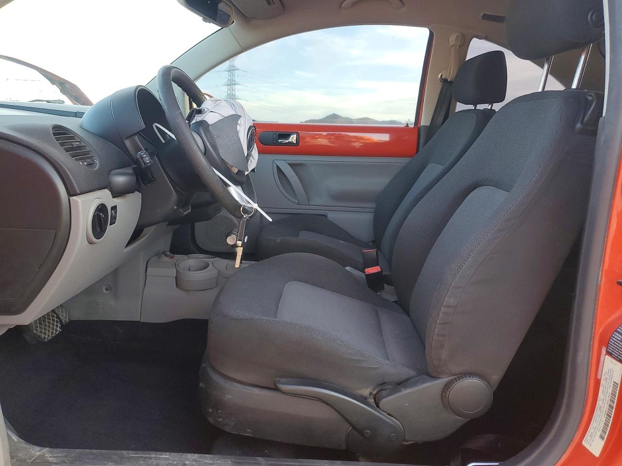 VOLKSWAGEN NEW BEETLE 2004 — 8