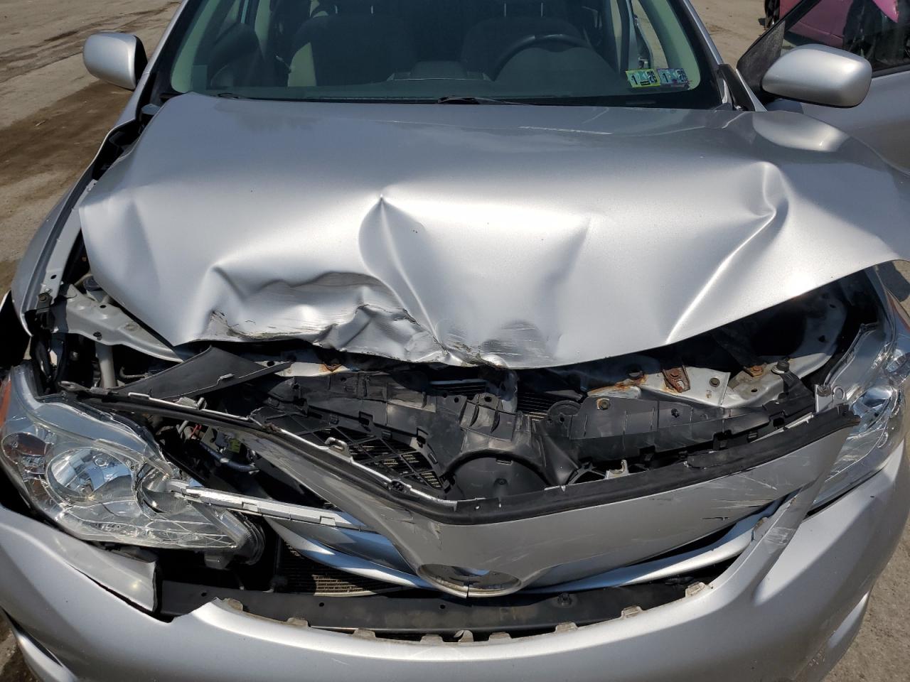 TOYOTA COROLLA 2012 — 12