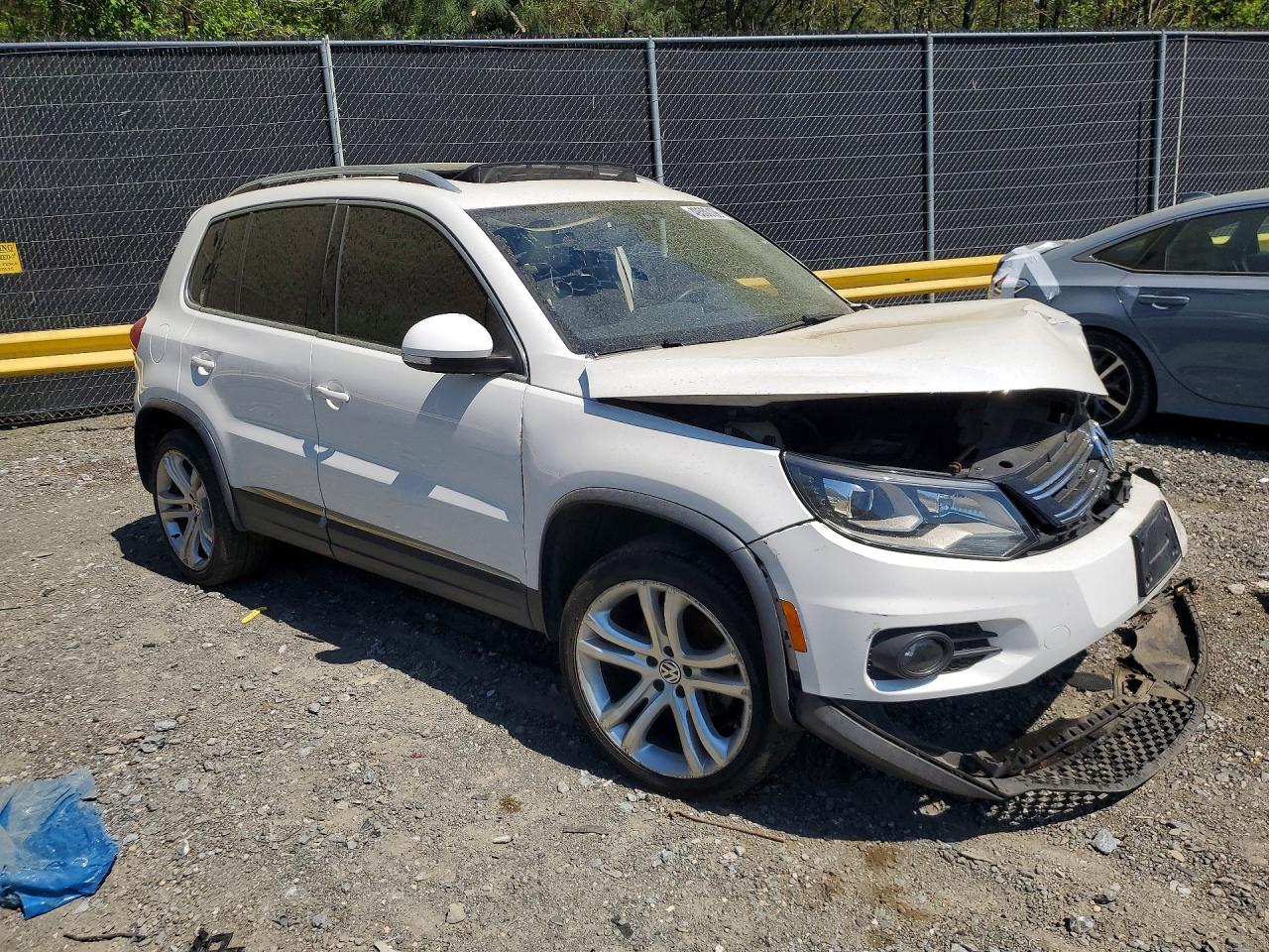 VOLKSWAGEN TIGUAN 2012 — 5