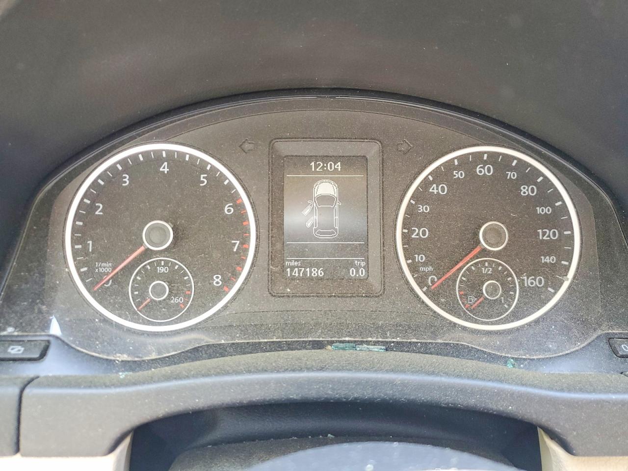 VOLKSWAGEN TIGUAN 2012 — 10