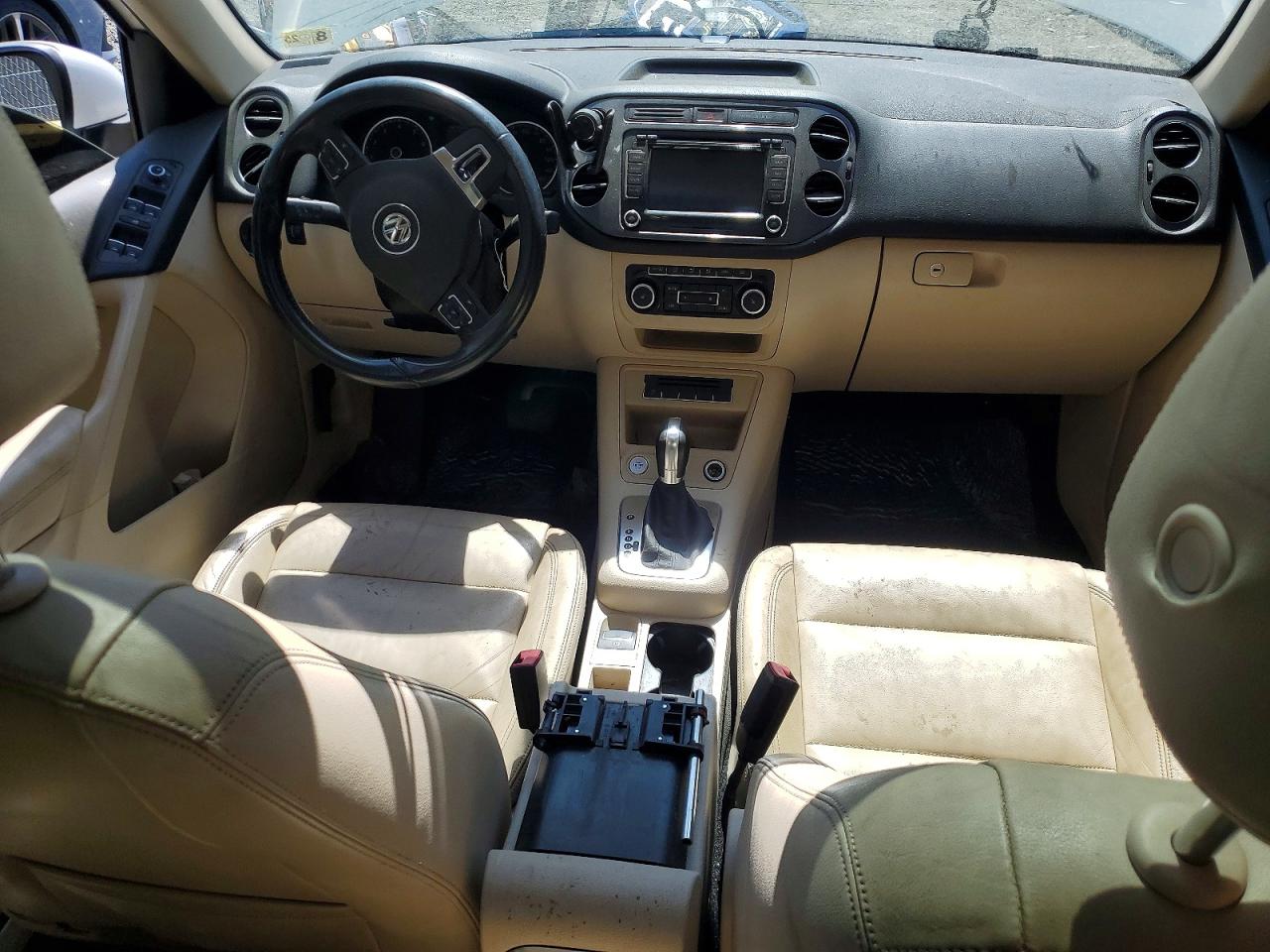 VOLKSWAGEN TIGUAN 2012 — 9